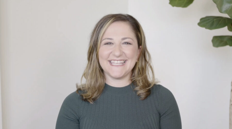 Tia Napolitano, la showrunner di Cruel Summer su Amazon Prime Video. Credits: Cattura Schermo/Prime Video.