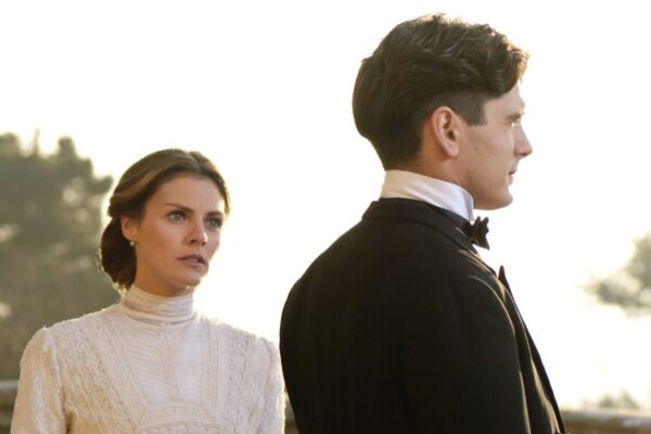 Julio (Yon González) e Alicia (Amaia Salamanca) In Una Scena di Grand Hotel Credits: Mediaset