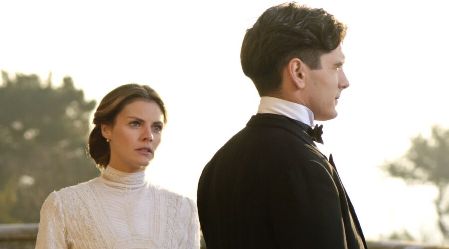 Julio (Yon González) e Alicia (Amaia Salamanca) In Una Scena di Grand Hotel Credits: Mediaset