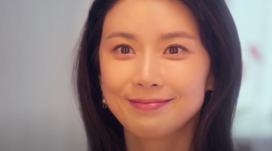 Lee Bo-young (Seo Hi-soo) in una scena nel trailer ufficiale di All Mine. Credits: Netflix