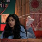 Maitreyi Ramakrishnan in una scena della seconda stagione di “Non Ho Mai...”. Credits: Isabella B. Vosmikova/Netflix © 2021.