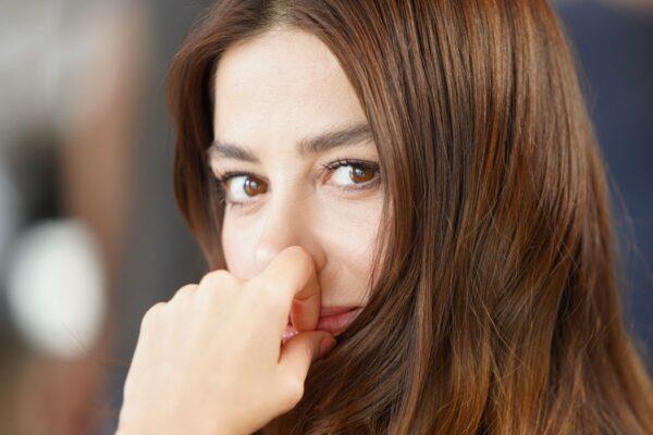 Ozge Gurel Interpreta Ezgi In Mr Wrong Credits: Mediaset