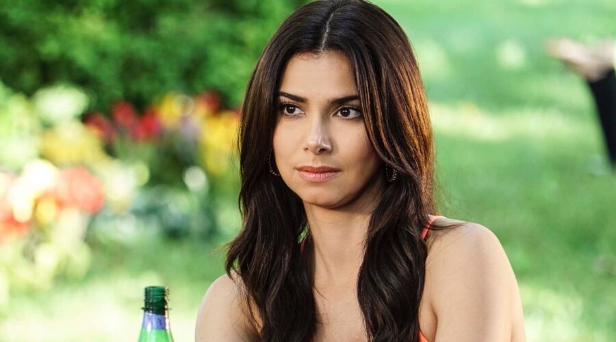 Roselyn Sanchez (Carmen Luna ) in Devious Maids Stagione 3. Credits: ABC Studios/Disney Plus