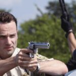 Andrew Lincoln e Jon Bernthal in una scena di “The Walking Dead”. Credits: AMC/Disney+.