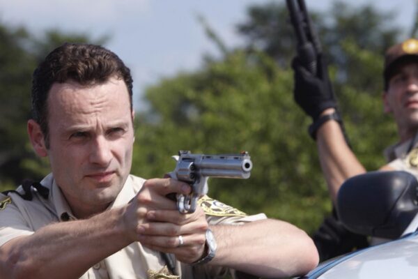 Andrew Lincoln e Jon Bernthal in una scena di “The Walking Dead”. Credits: AMC/Disney+.