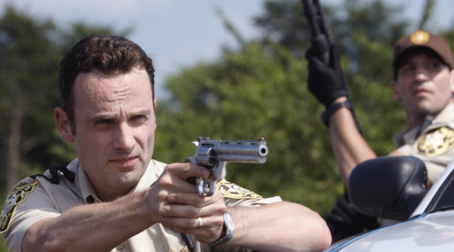 Andrew Lincoln e Jon Bernthal in una scena di “The Walking Dead”. Credits: AMC/Disney+.