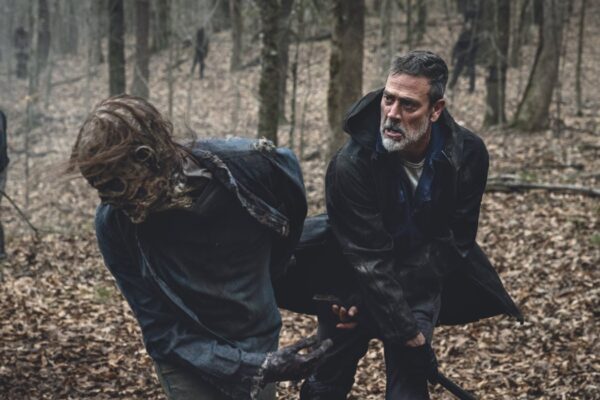 Jeffrey Dean Morgan interpreta Negan in una scena di “The Walking Dead”. Credits: AMC/Disney+.