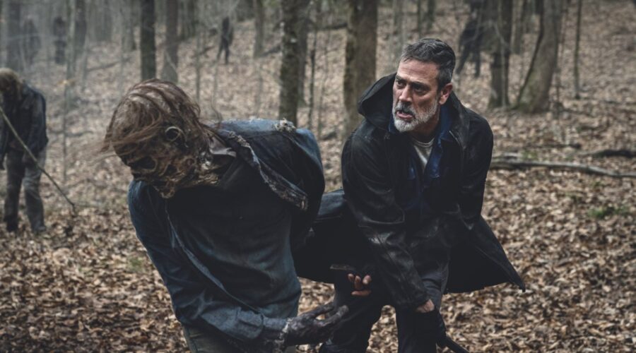 Jeffrey Dean Morgan interpreta Negan in una scena di “The Walking Dead”. Credits: AMC/Disney+.