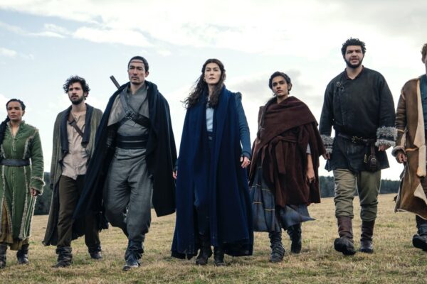 Una Scena Con I Protagonisti De La Ruota Del Tempo Credits: Amazon