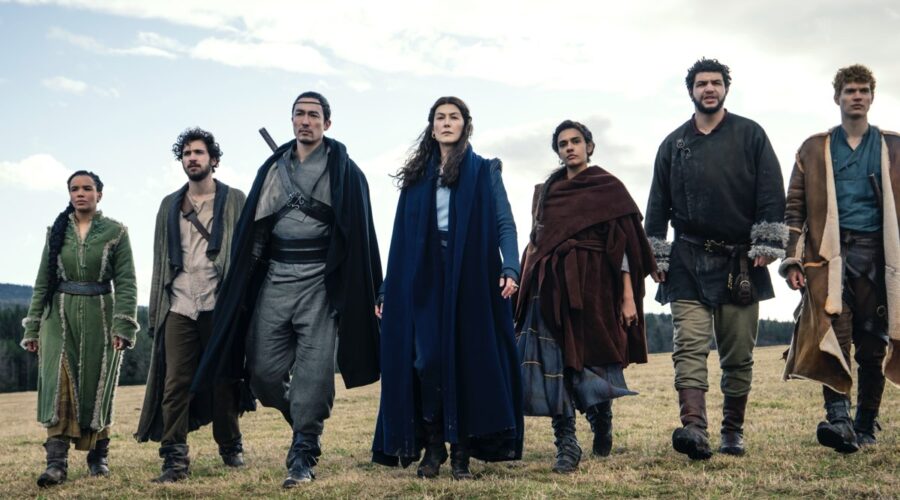 Una Scena Con I Protagonisti De La Ruota Del Tempo Credits: Amazon