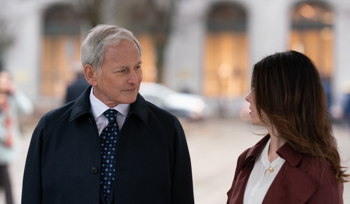 Victor Garber (Harry Svensson) e Jewel Staite (Abigail Bianchi) In Avvocati Di Famiglia. Credits: Sky Italia