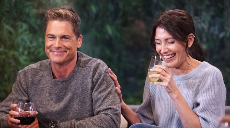 9-1-1: Lone Star: il capitano Owen Strand (Rob Lowe) e Michelle Blake (Liv Tyler) in una scena della seconda stagione. Credits: Disney+