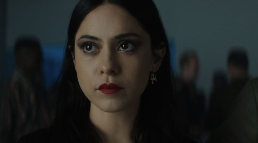 Al Nuovo Gusto di Ciliegia: Rosa Salazar interpreta la protagonista Lisa Nova. Credits: Netflix