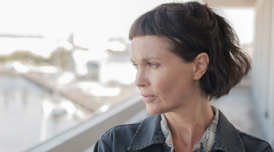 Barbara Schulz (Marianne Volton) in una scena di