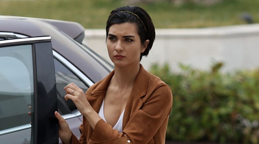 Brave and Beautiful: Sühan (Tuba Büyüküstün) in una scena dell'episodio 47. Credits: Mediaset