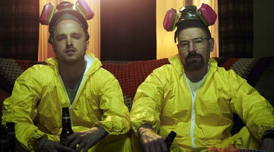 Bryan Cranston e Aaron Paul nella serie televisiva Breaking Bad. Credits: AMC.