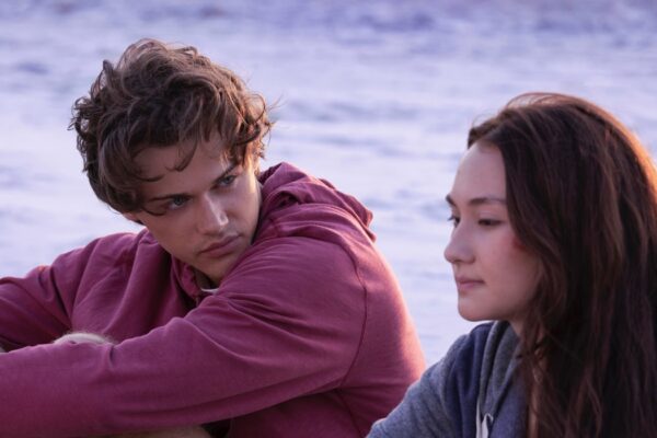 Da Sinistra: Christopher Briney E Lola Tung In