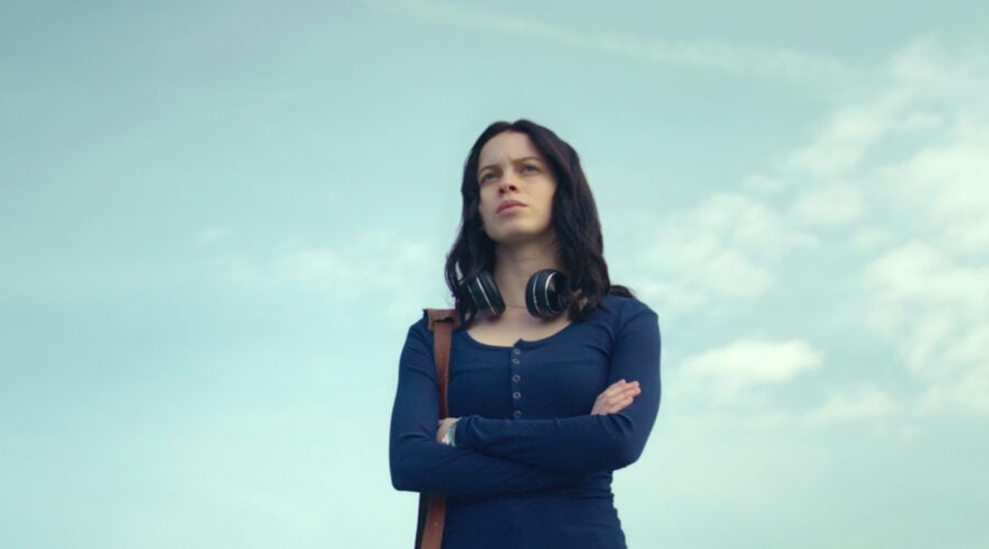 Ana Valeria Becerril nei panni di Sofía in una scena della seconda stagione di “Control Z”. Credits: Netflix.
