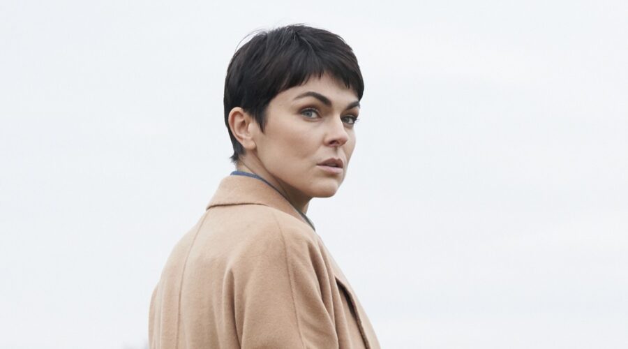 Jenny Cooper (Serinda Swan) in una scena di 