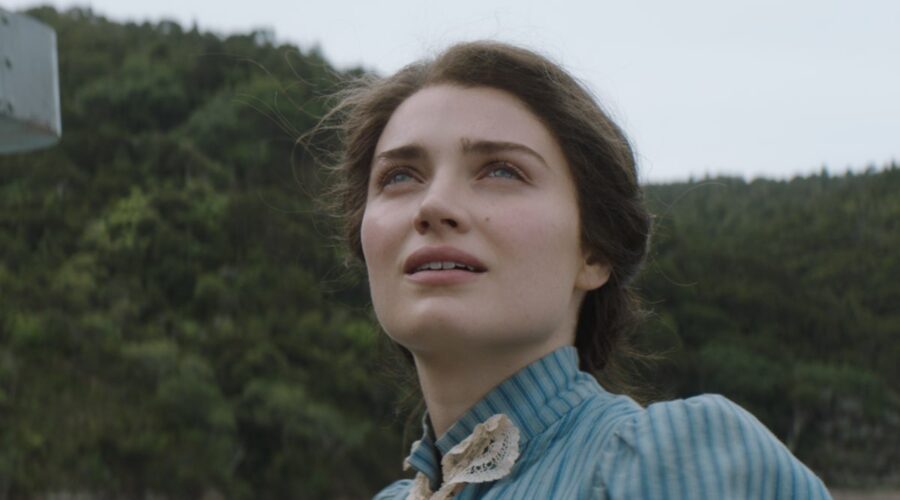 Eve Hewson (Anna Wetherell) in una scena de 