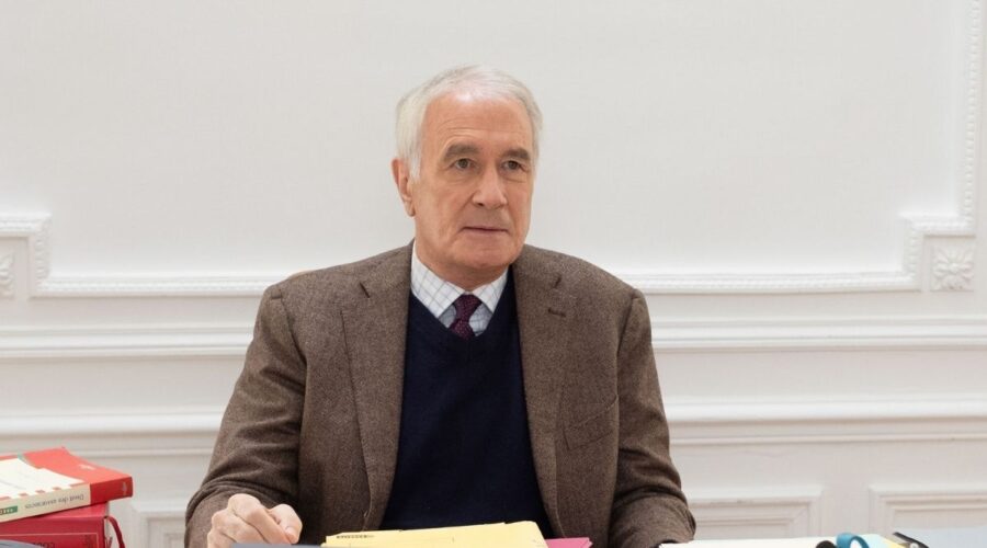 Gloria: Bernard Le Coq interpreta Richard Meyers. Credits: Mediaset.