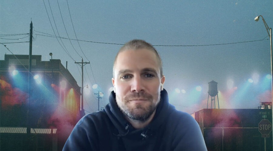 Stephen Amell, il protagonista di Heels, qui nella sua intervista a Tvserial.it. Credits: Cattura schermo/Starzplay.