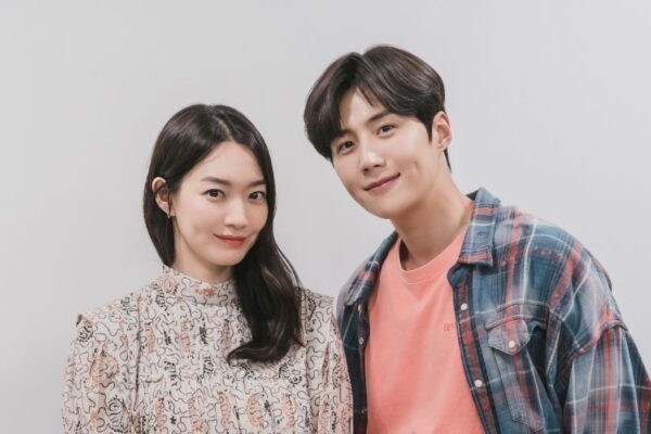 Hometown Cha-Cha-Cha: gli attori protagonisti Shin Min-a e Kim Seon-ho. Credits: Netflix
