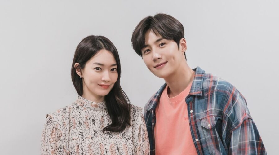 Hometown Cha-Cha-Cha: gli attori protagonisti Shin Min-a e Kim Seon-ho. Credits: Netflix