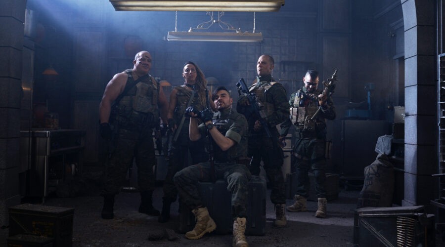 Al centro: José Manuel Seda, interprete di Sagasta in una scena de “La Casa Di Carta”. Credits: Tamara Arranz/Netflix.