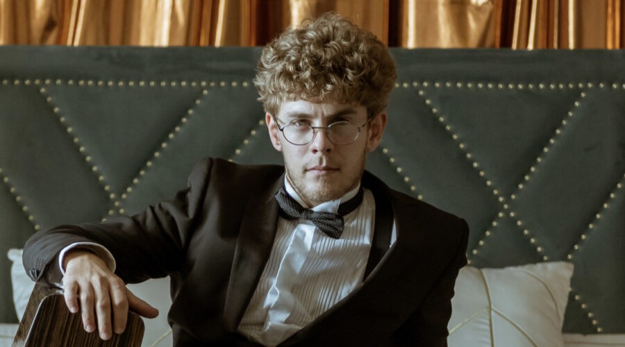 Rafael (Patrick Criado) in una scena de “La Casa Di Carta”. Credits: Tamara Arranz/Netflix.