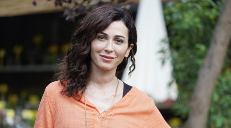 Love Is In The Air: Ayfer Yıldız interpretata da Evrim Doğan. Credits: Mediaset