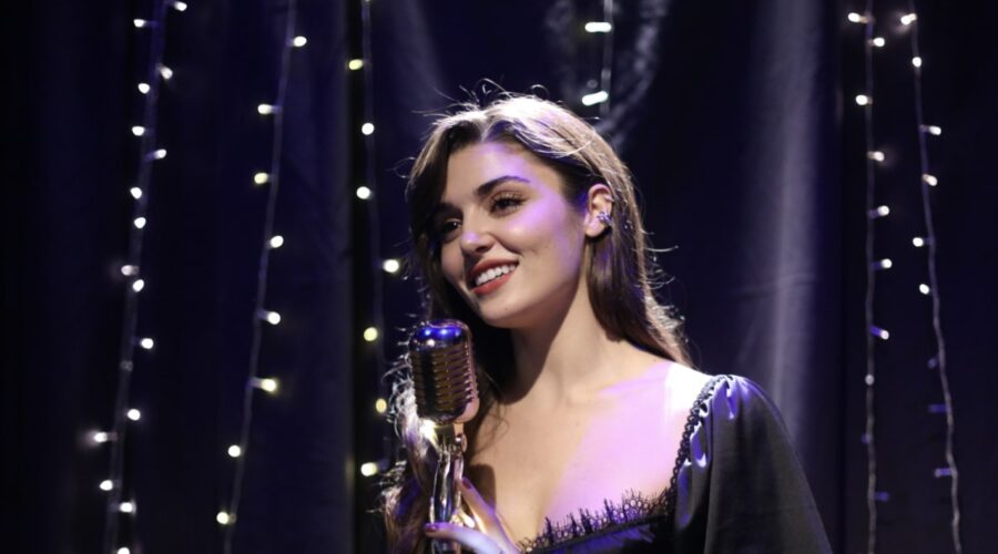 Love Is In The Air: Eda Yıldız interpretata da Hande Erçel. Credits: Mediaset