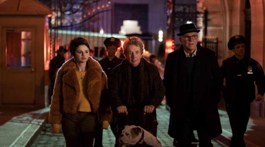 Selena Gomez (Mabel), Martin Short (Oliver) e Steve Martin (Charles) in una scena di