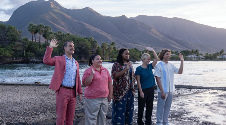 Da sinistra: Murray Bartlett, Jolene Purdy, Natasha Rothwell e Lukas Gage nel primo episodio della serie. Credits: Sky Italia.