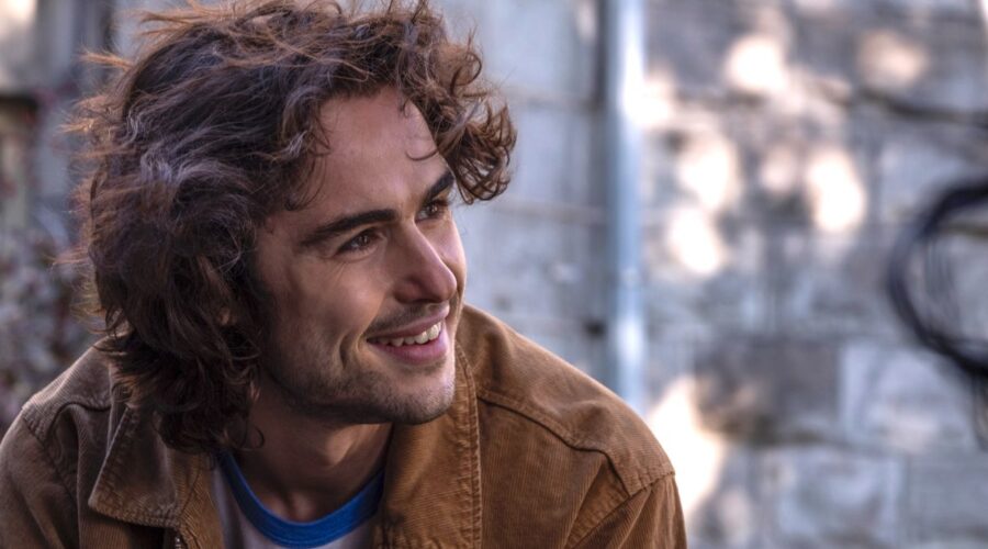 Ben Schnetzer in una scena di Y: L'Ultimo Uomo - Credits: Disney+/Star