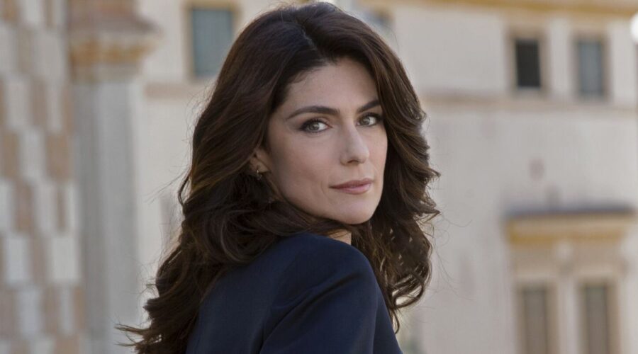 Anna Valle (Emma Conti) In