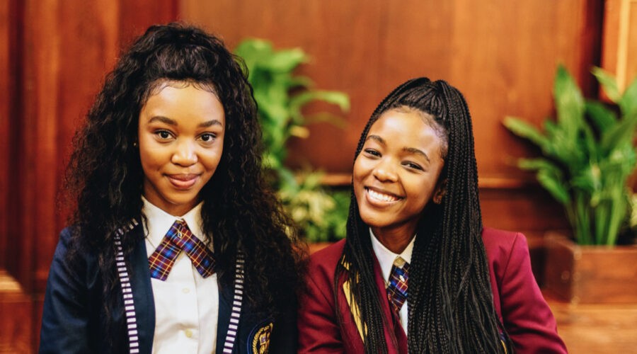 Da sinistra: Khosi Ngema e Ama Qamata. Credits: Tegan Smith/Netflix.