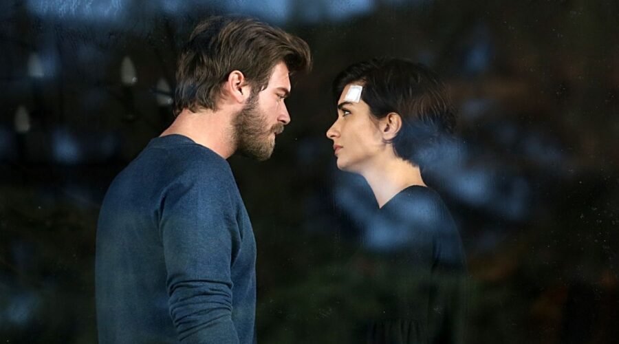 Brave and Beautiful: Cesur (Kıvanç Tatlıtuğ) Sühan (Tuba Büyüküstün) in una scena dell'episodio 53. Credits: Mediaset