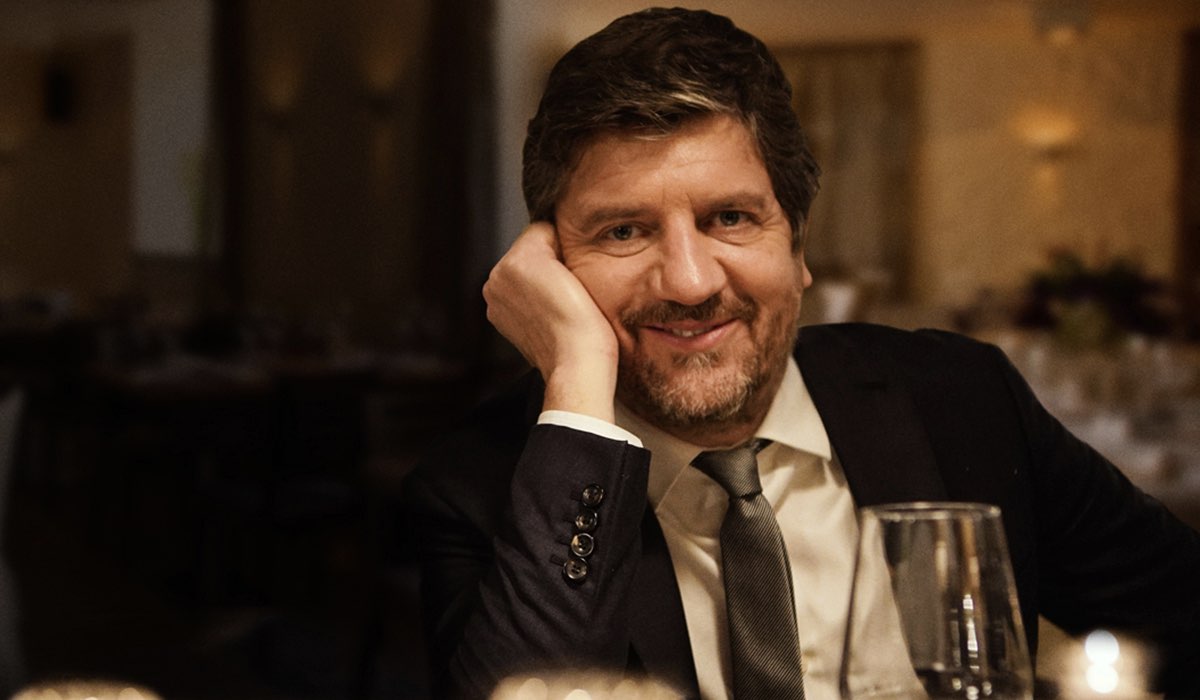 Fabio De Luigi (Giovanni) In Una Scena Di