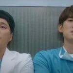 Hospital Playlist 2: Yang Seok Hyung (Dae-Myung Kim) e Ahn Jeon Won (Yoo Yeon-Seok). Credits: Netflix