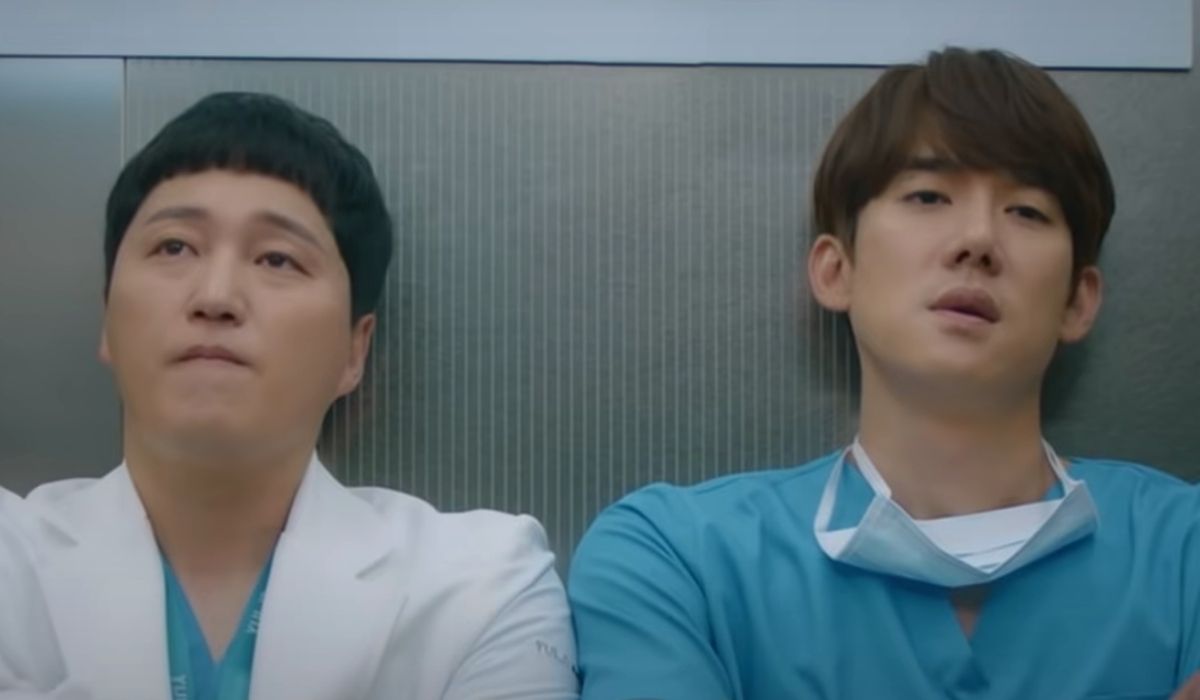 Hospital Playlist 2: Yang Seok Hyung (Dae-Myung Kim) e Ahn Jeon Won (Yoo Yeon-Seok). Credits: Netflix