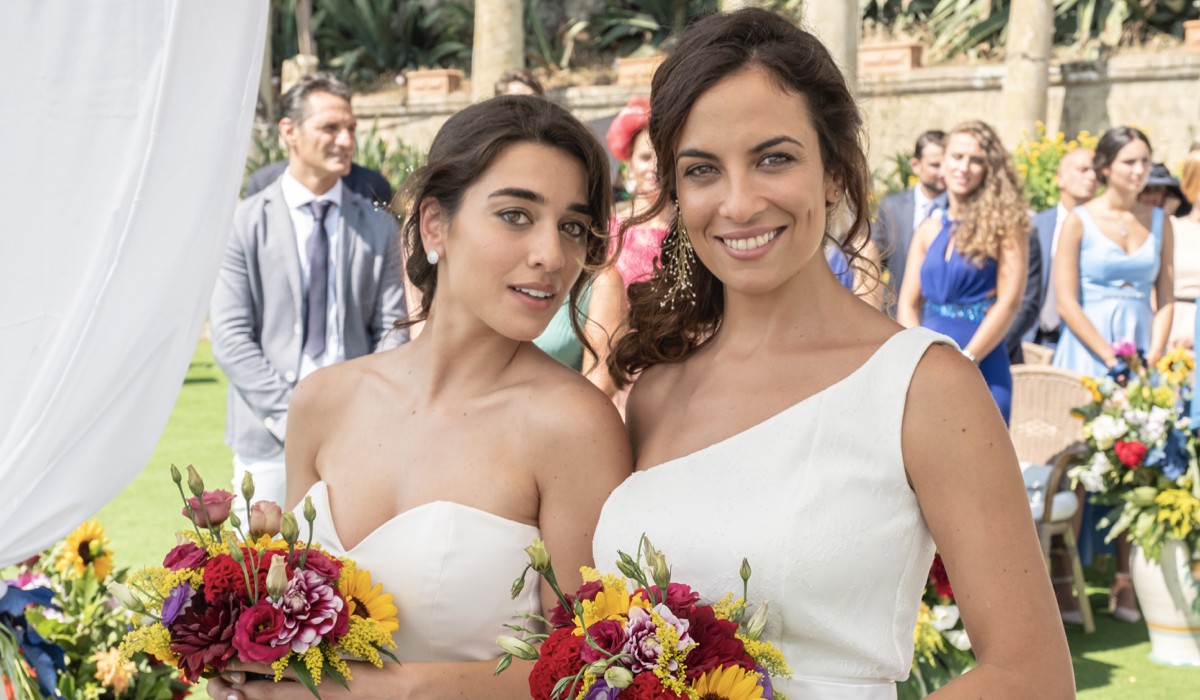 Simona Tabasco (Alex Di Nardo) e Serena Iansiti (Rosaria Martone) in una scena de 