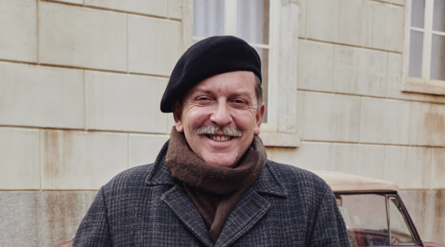 Pietro Genuardi (Armando Ferraris) qui in un posato per 