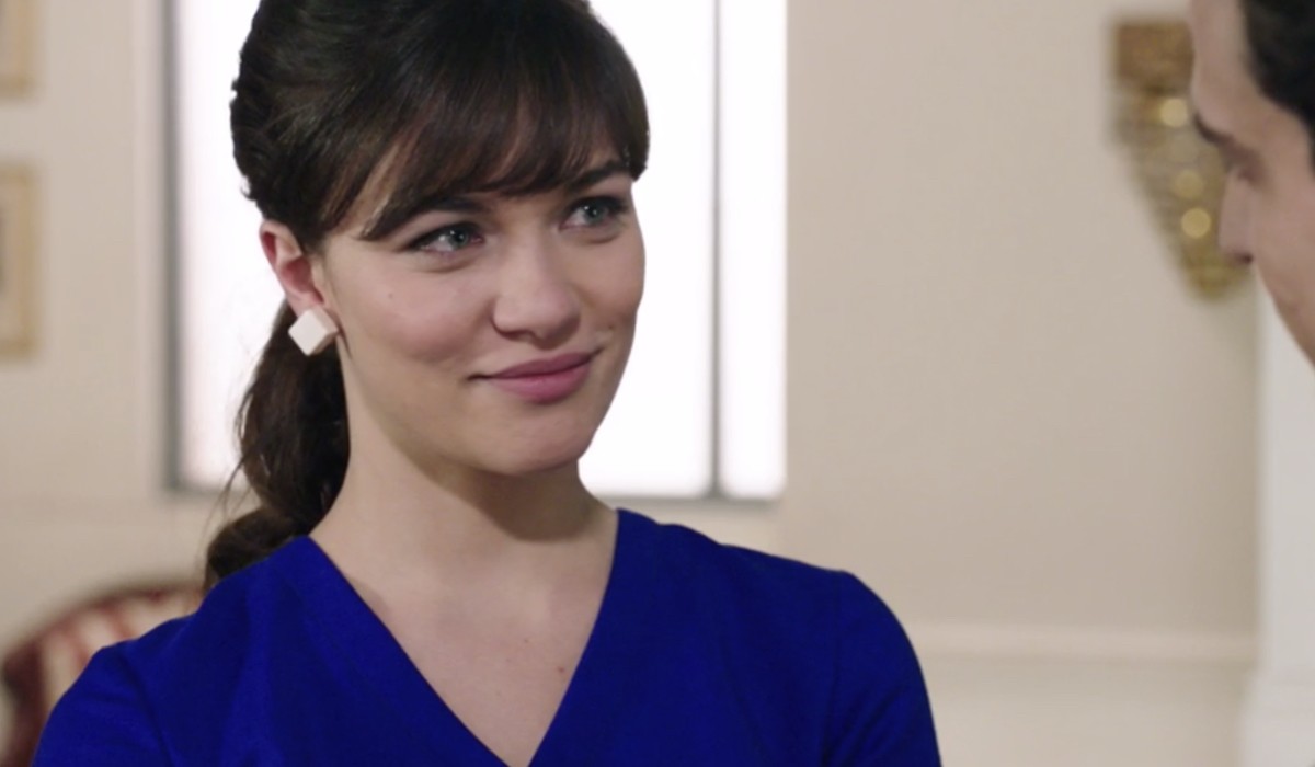Gloria Radulescu (Marta Guarnieri) in una scena dell'episodio 156 de