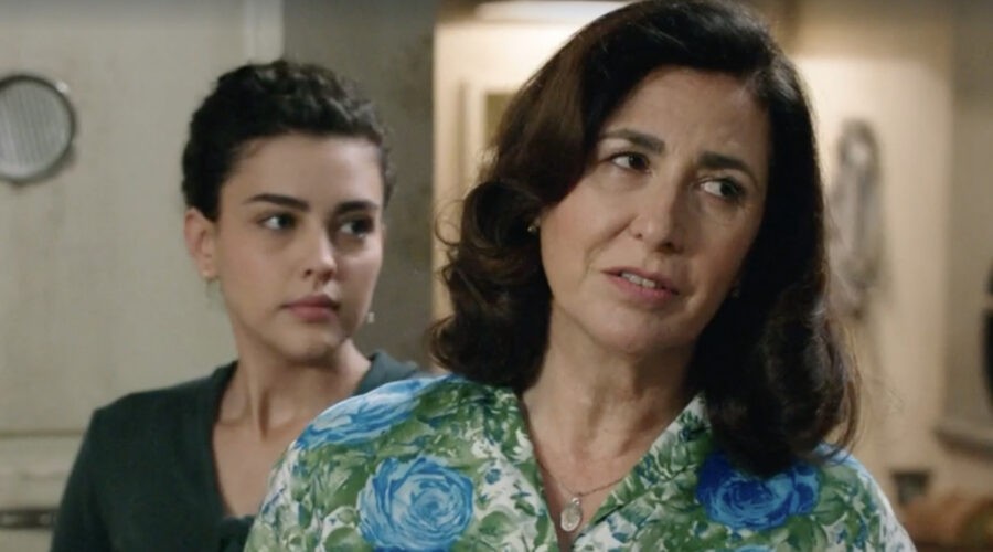 Da sinistra: Chiara Russo (Maria Puglisi) e Antonella Attili (Agnese Amato) in una scena della puntata 1 de