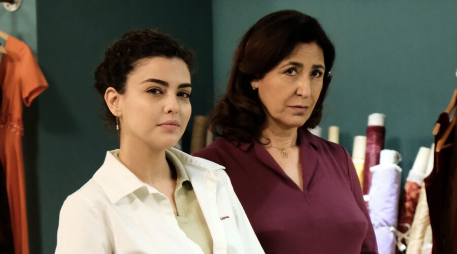 Da sinistra: Chiara Russo (Maria Puglisi) e Antonella Attili (Agnese Amato) in un posato per