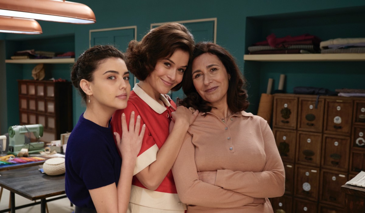 Chiara Russo (Maria Puglisi), Ilaria Rossi (Gabriella Rossi) e Antonella Attili (Agnese Amato) in un posato per 