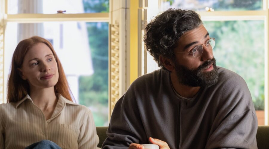 Jessica Chastain (Mira) e Oscar Isaac (Jonathan) in una scena di