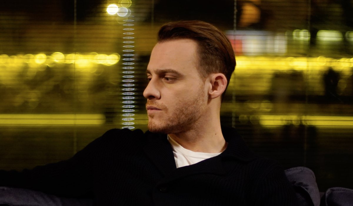 Kerem Bursin In Una Scena Di Love Is In The Air Credits: Mediaset