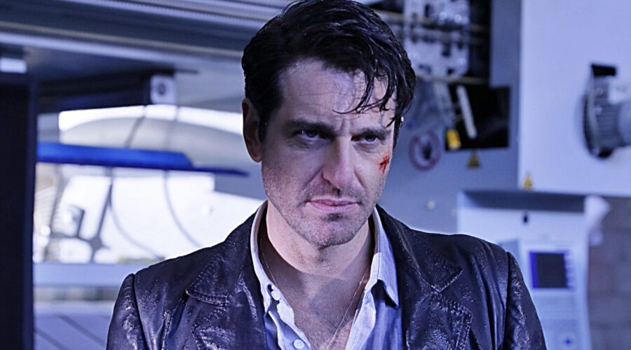 Giampaolo Morelli (ispettore Coliandro) in una scena de